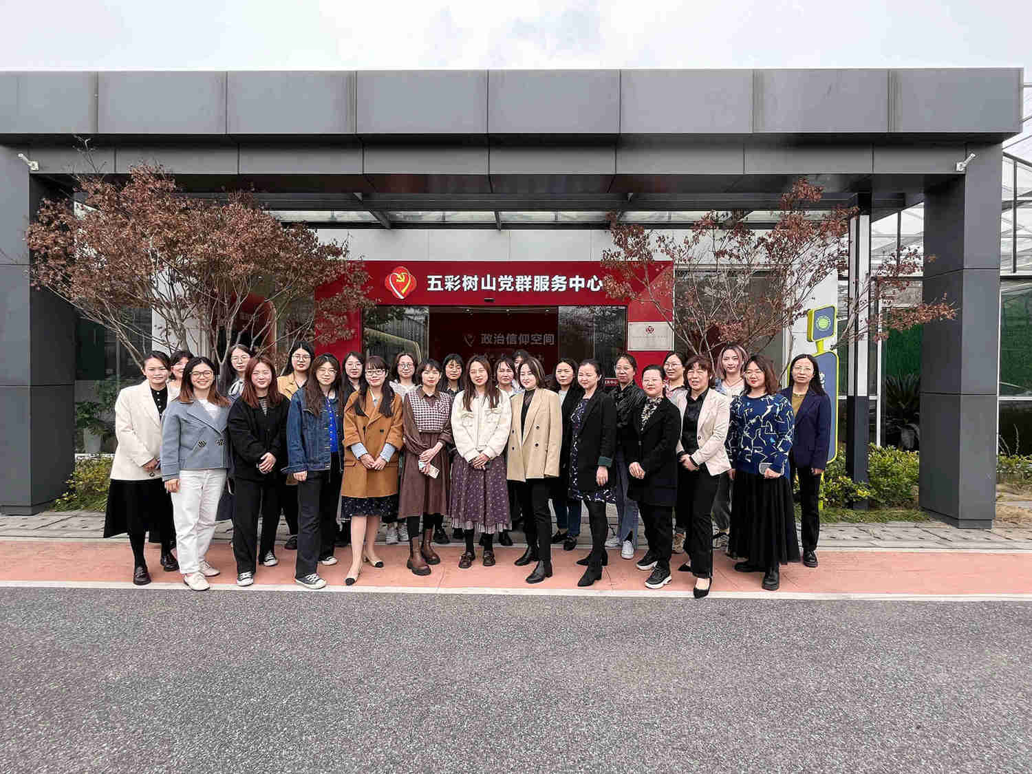 建功新时代  奋跃“她”力量